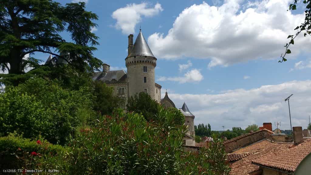 Hus i Verteuil-sur-Charente, Nouvelle-Aquitaine 10130263