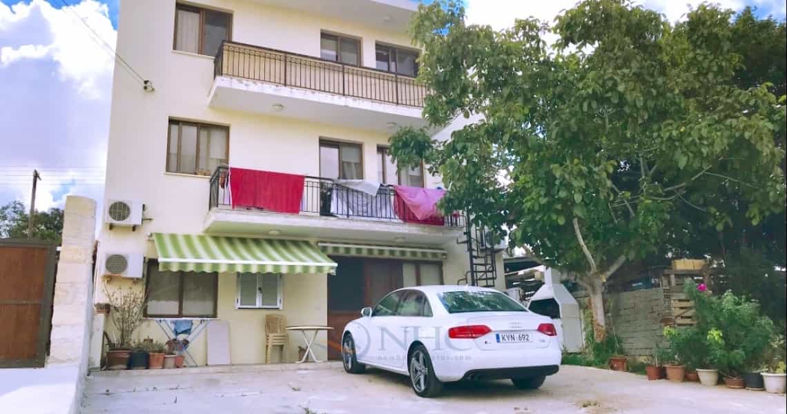 Condominium in Agia Marinouda, Pafos 10130382