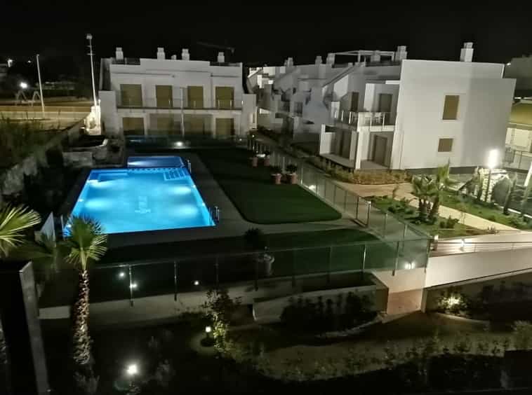 Condominium in Pilar de la Horadada, Valencia 10130675