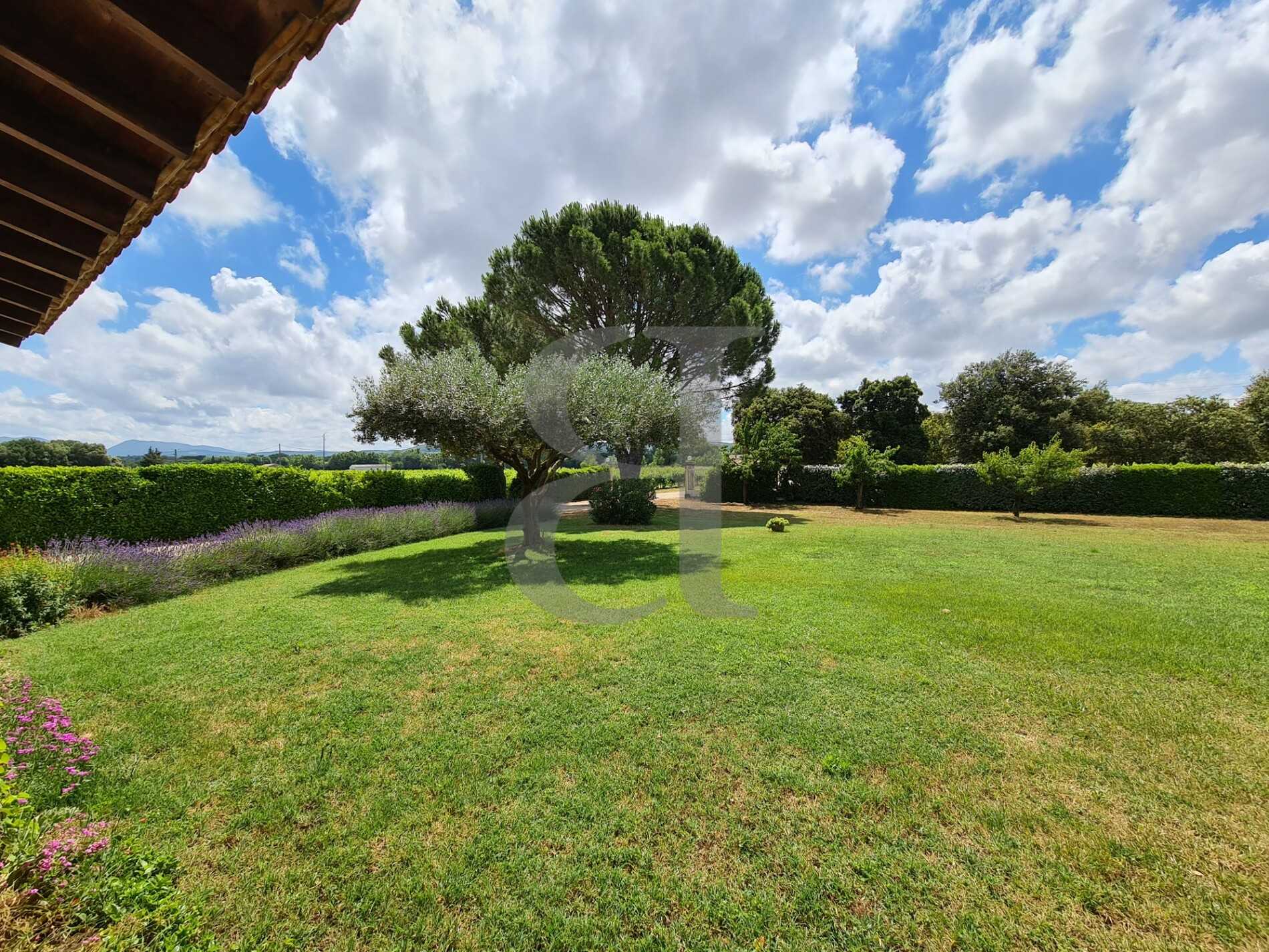 House in Valreas, Provence-Alpes-Cote d'Azur 10130905