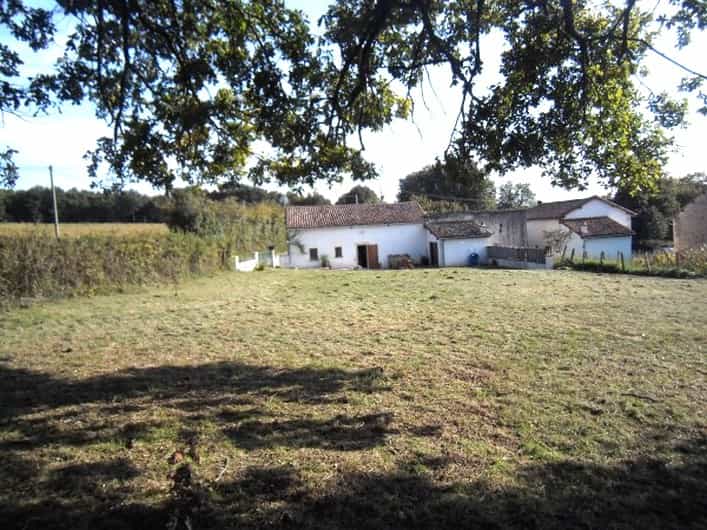House in Chatain, Nouvelle-Aquitaine 10131100