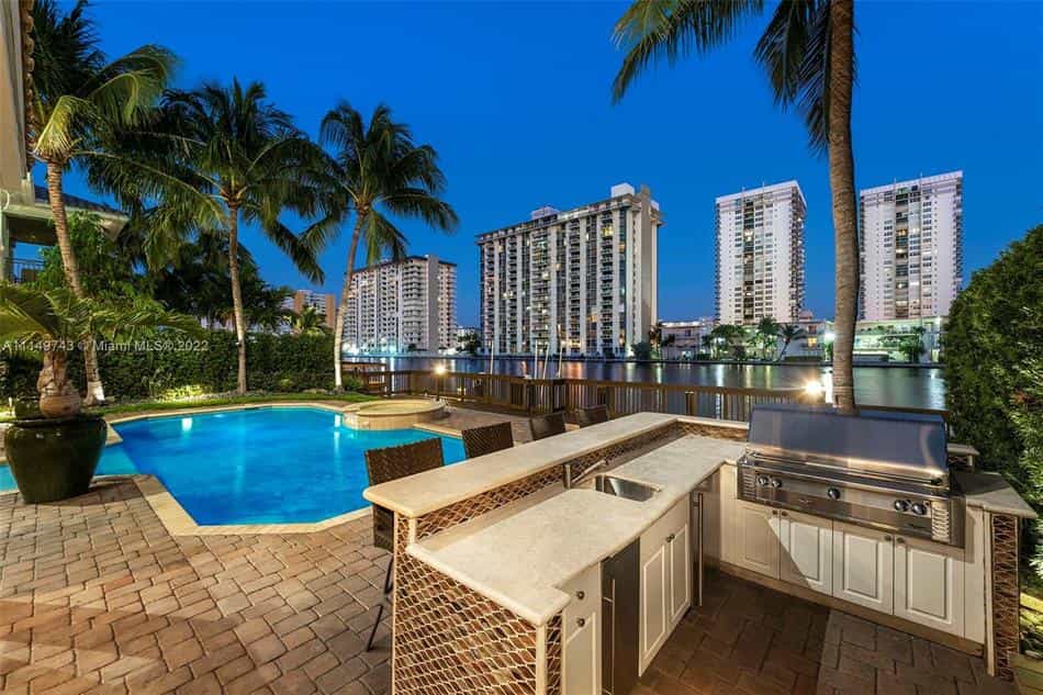 Condominium in Beverley Beach, Florida 10131153