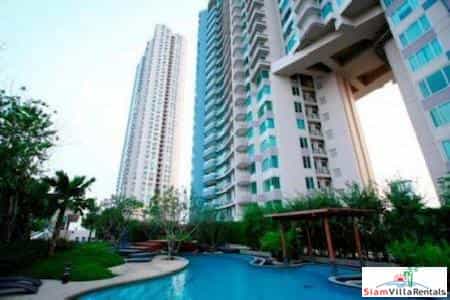 Condominium in Bang Rak, Krung Thep Maha Nakhon 10131236