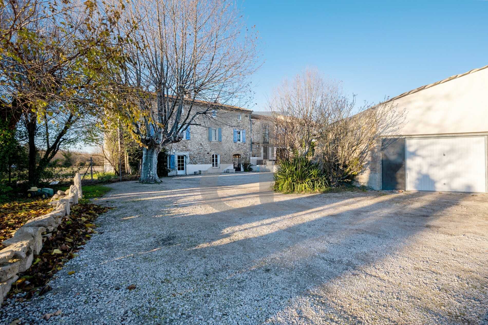 Huis in Entraigues-sur-la-Sorgue, Provence-Alpes-Côte d'Azur 10131343