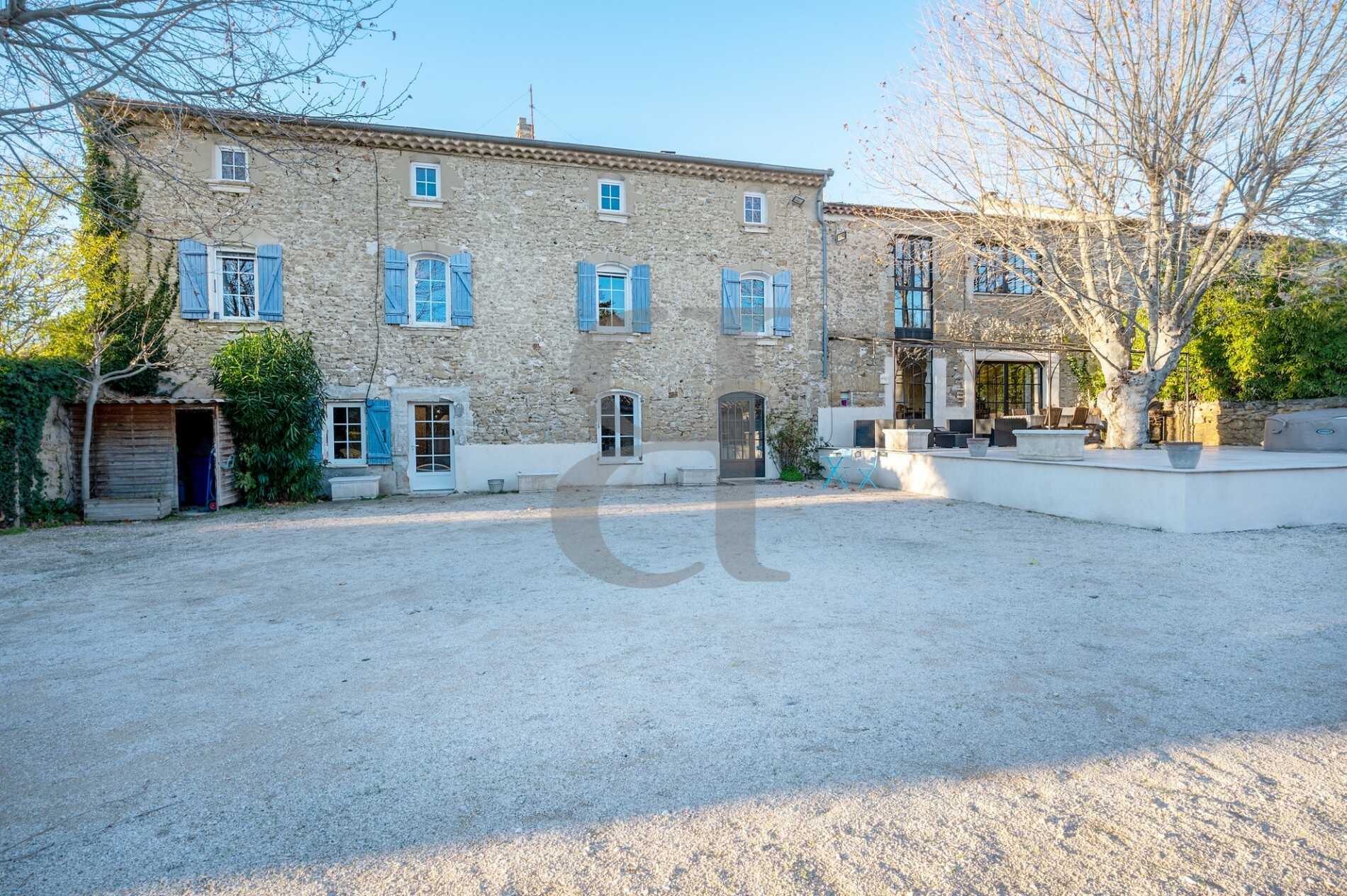 بيت في Entraigues-sur-la-Sorgue, Provence-Alpes-Cote d'Azur 10131343