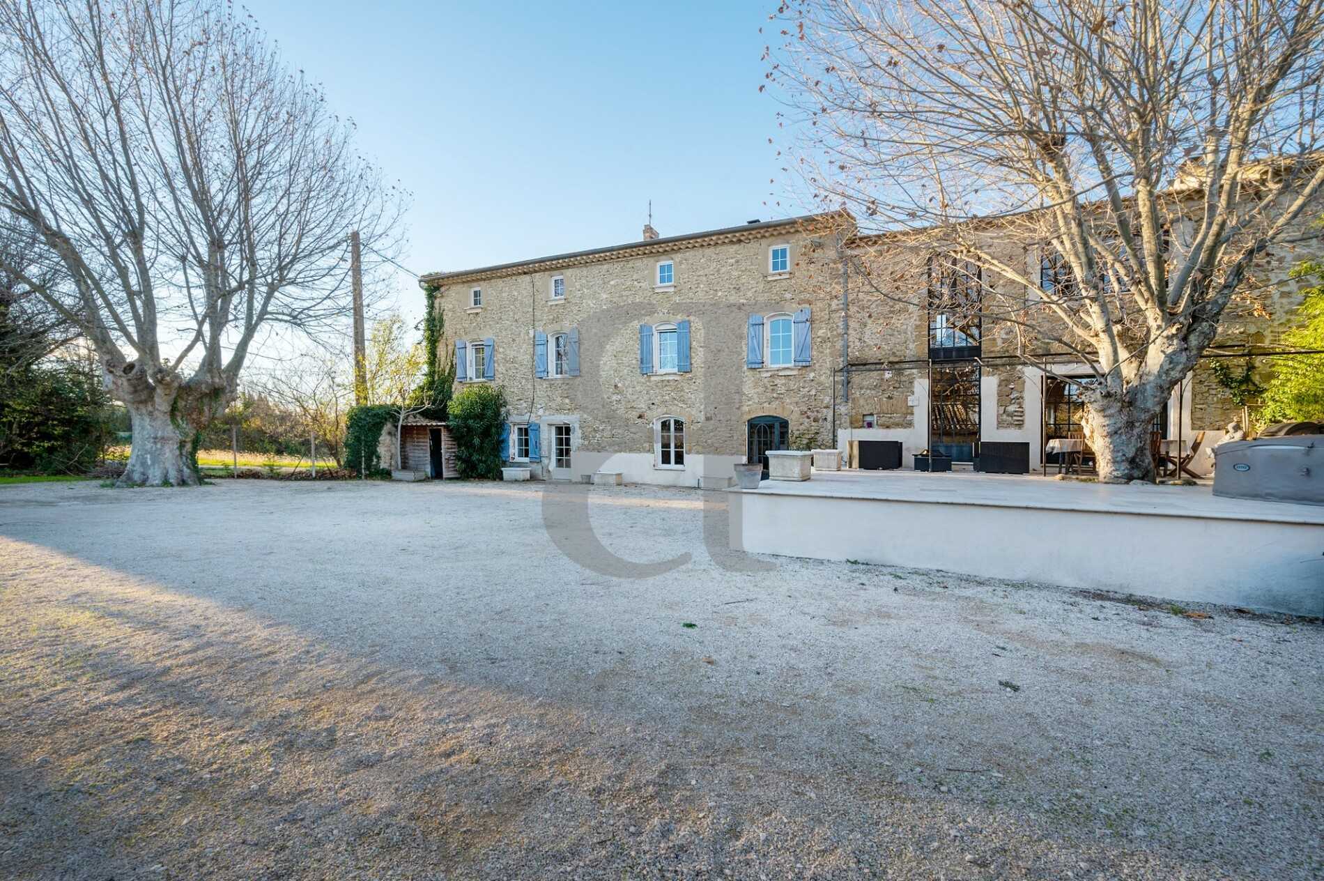 Casa nel Entraigues-sur-la-Sorgue, Provence-Alpes-Cote d'Azur 10131343