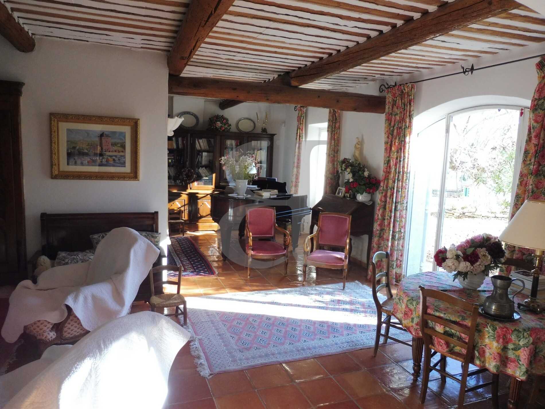 Talo sisään Bédoin, Provence-Alpes-Côte d'Azur 10131347