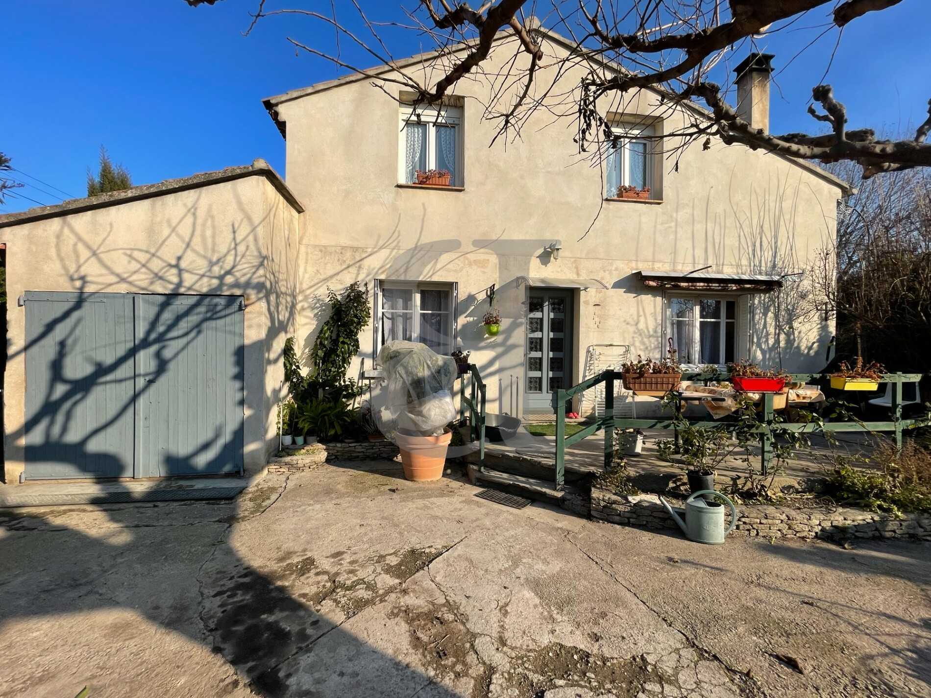 Hus i L'Isle-sur-la-Sorgue, Provence-Alpes-Cote d'Azur 10131351