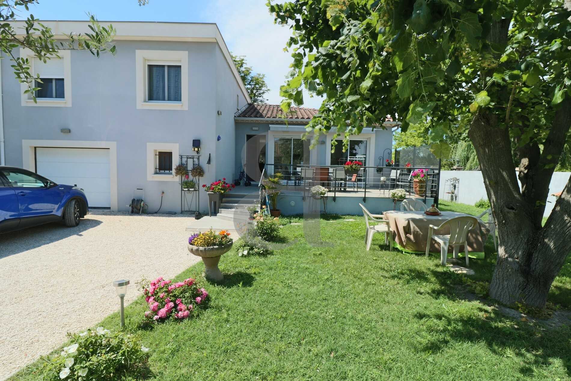Casa nel Althen-des-Paluds, Provenza-Alpi-Costa Azzurra 10131361