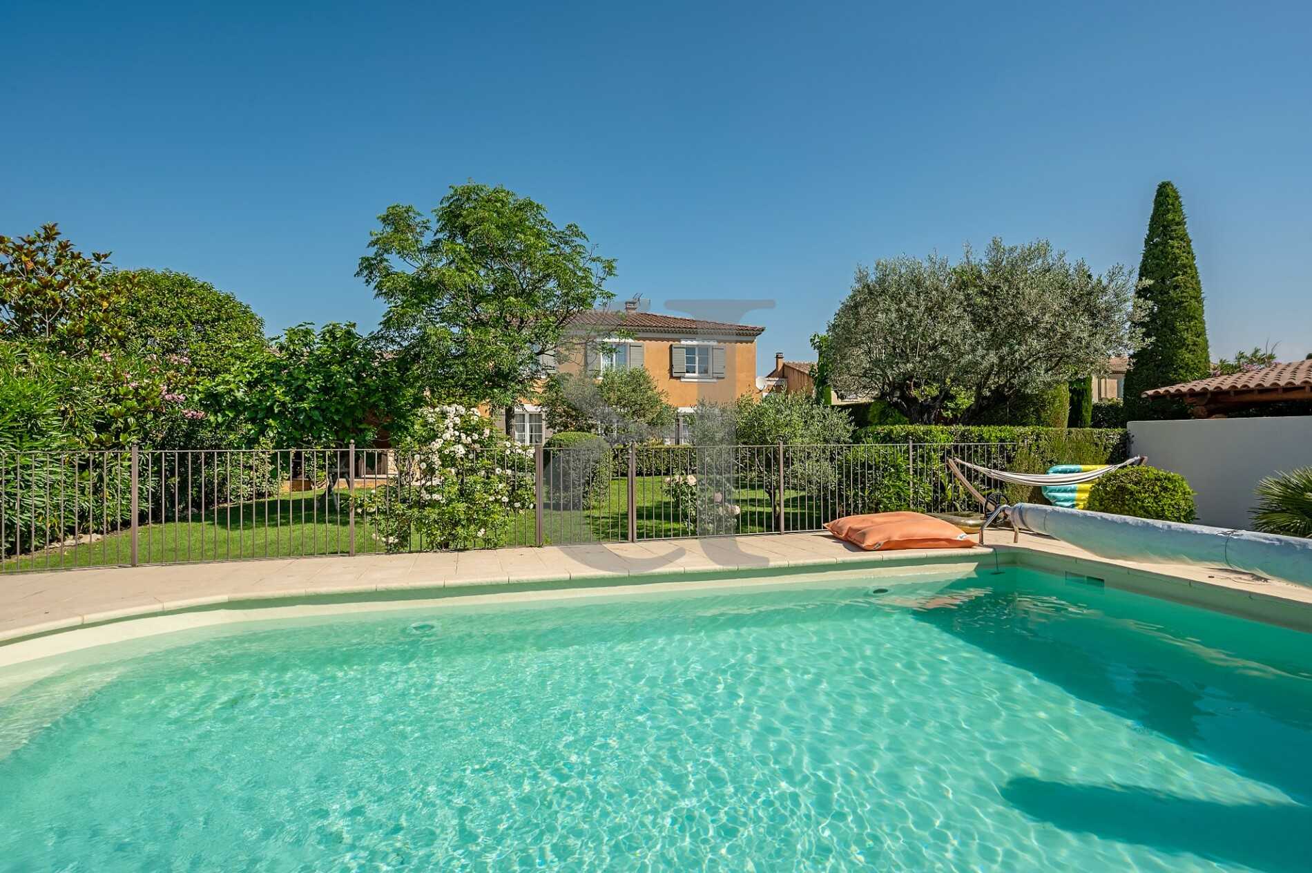 Rumah di Pernes-les-Fontaines, Provence-Alpes-Cote d'Azur 10131364