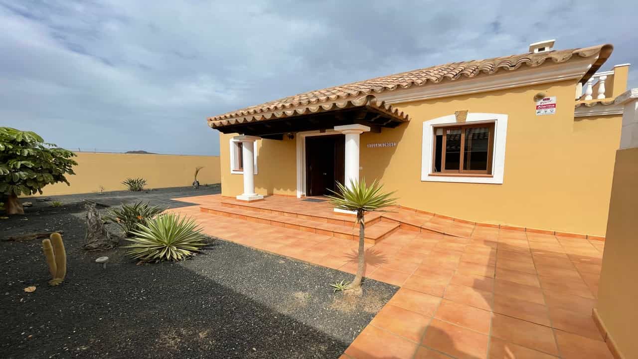 House in La Oliva, Canary Islands 10131445