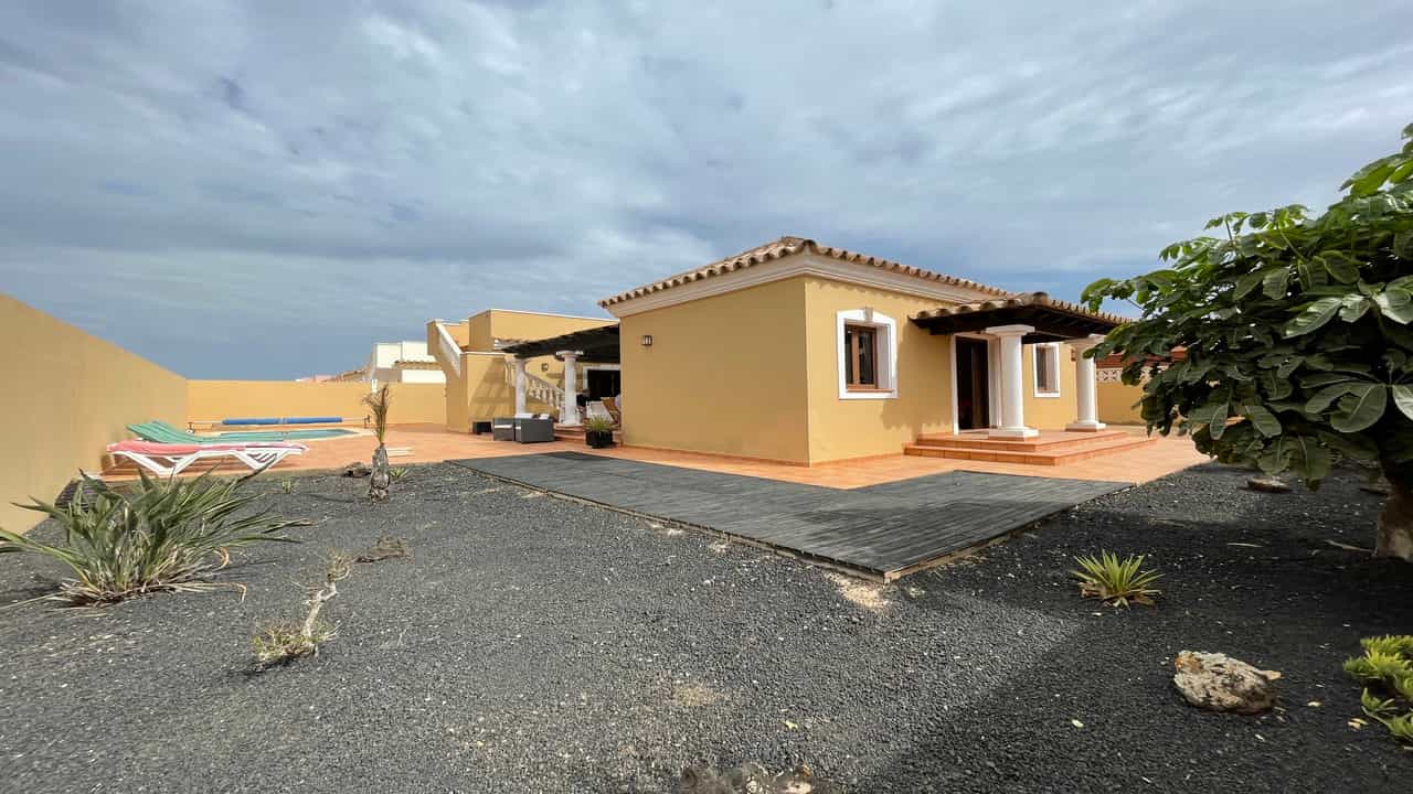 House in La Oliva, Canary Islands 10131445