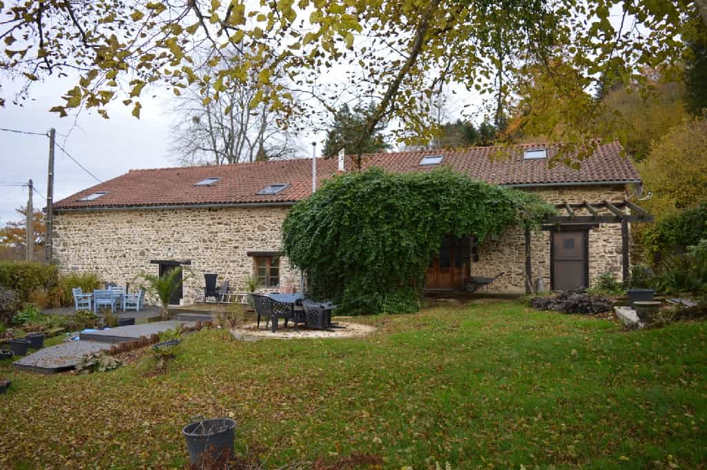 Hus i Châteauneuf-la-Forêt, Nouvelle-Aquitaine 10131646