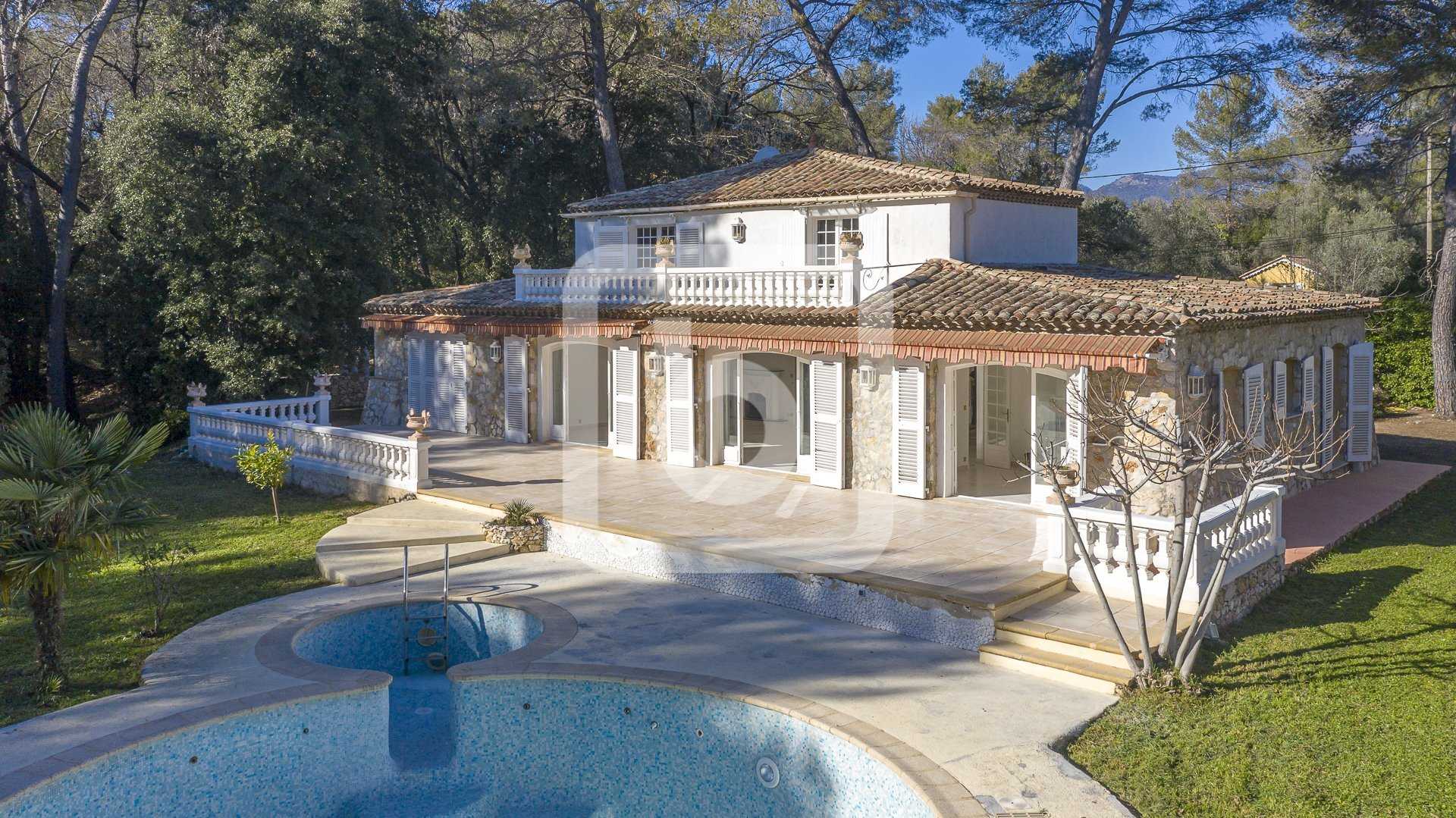 Casa nel Roquefort-les-Pins, Provence-Alpes-Côte d'Azur 10132008