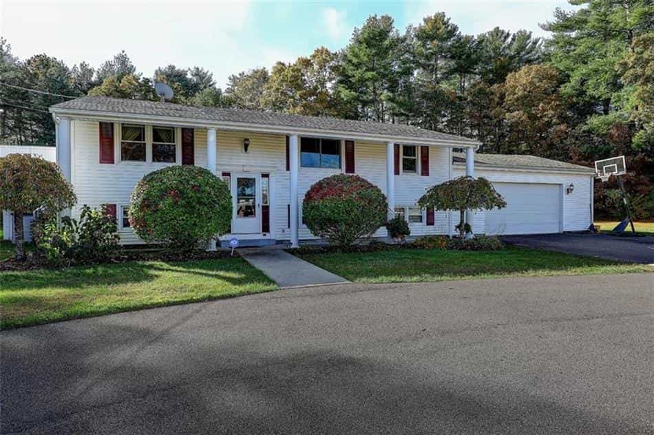 House in Spring Lake, Rhode Island 10132487