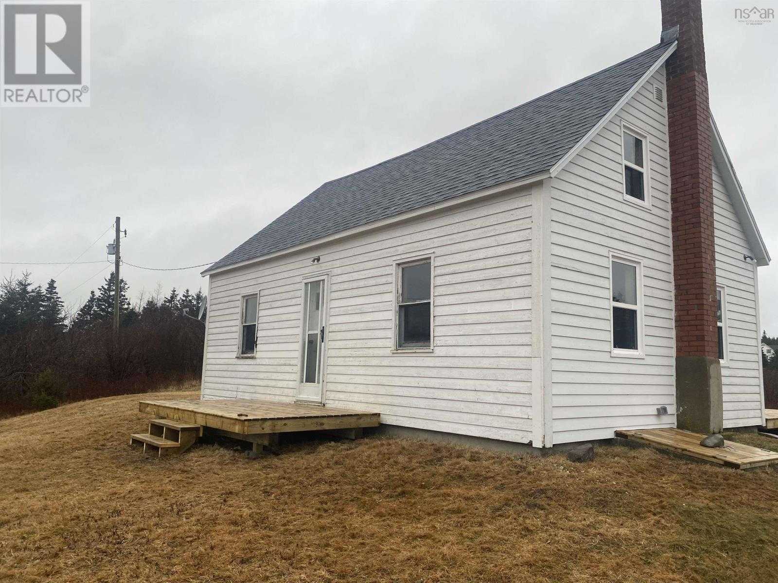 House in New Waterford, Nova Scotia 10132547