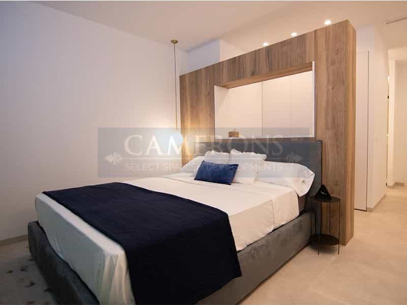 Квартира в Dehesa de Campoamor, Comunidad Valenciana 10133421