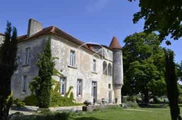 House in Gardes, Nouvelle-Aquitaine 10133725