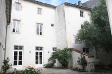 Casa nel Saint-Jean-d'Angély, Nouvelle-Aquitaine 10133738