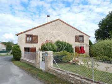 casa en Lussac-les-Châteaux, Nueva Aquitania 10133761