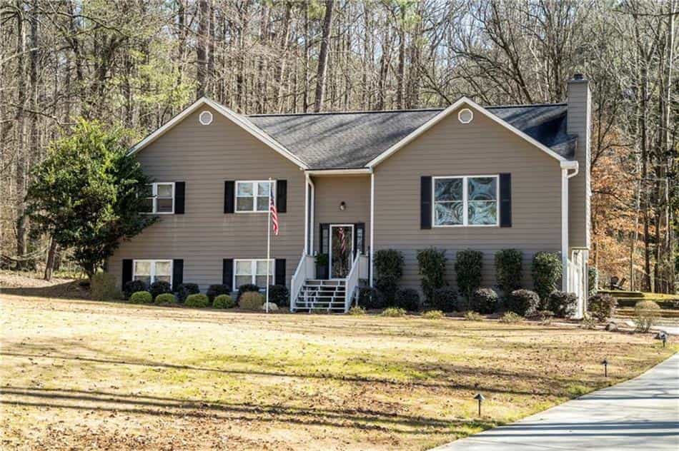 House in Holly Springs, Georgia 10134358