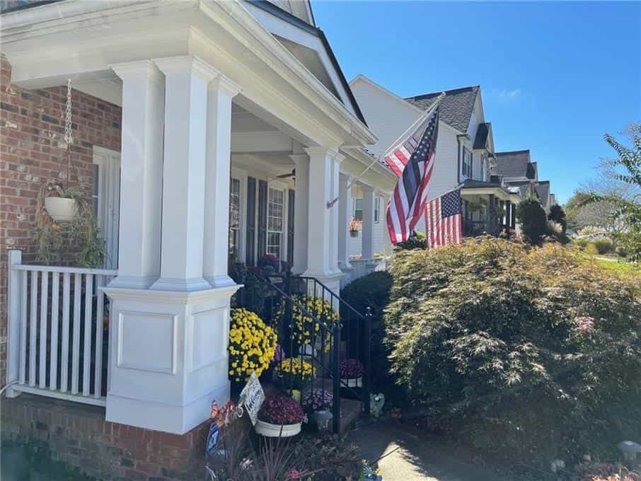 House in Canton, Georgia 10134403