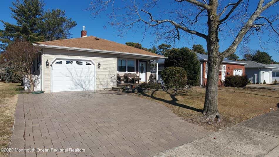 House in Holiday City-Berkeley, New Jersey 10134609