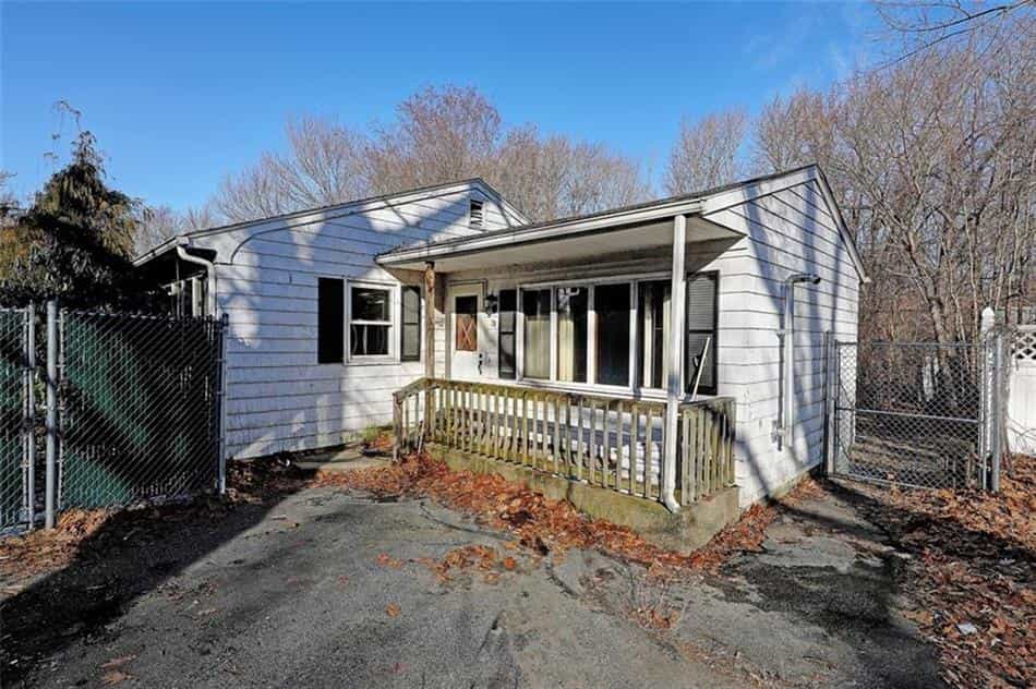House in Johnston, Rhode Island 10134666