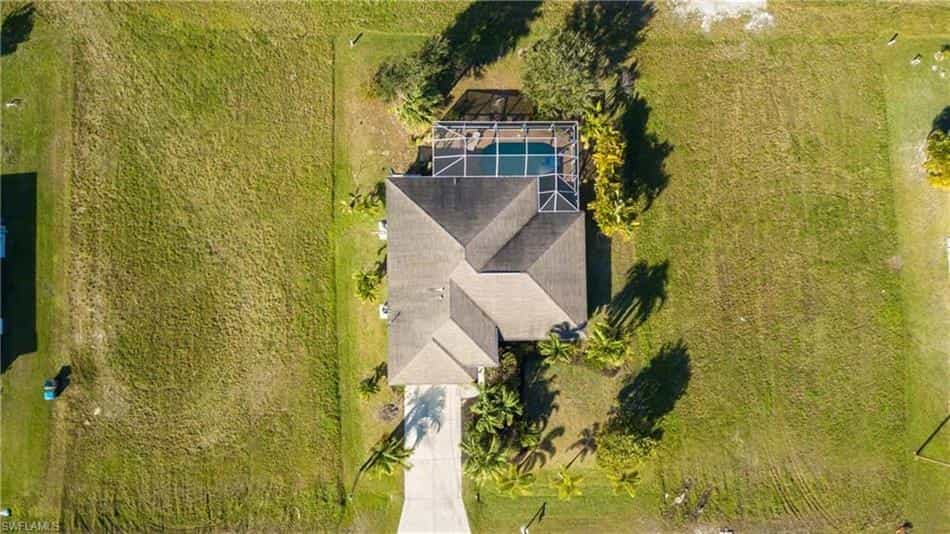 жилой дом в Cape Coral, Florida 10134764