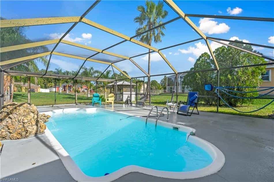 Будинок в Lehigh Acres, Florida 10134827
