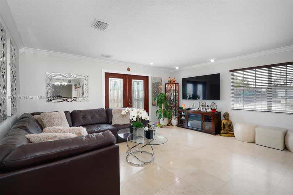 Condominium in Miami, Florida 10134841