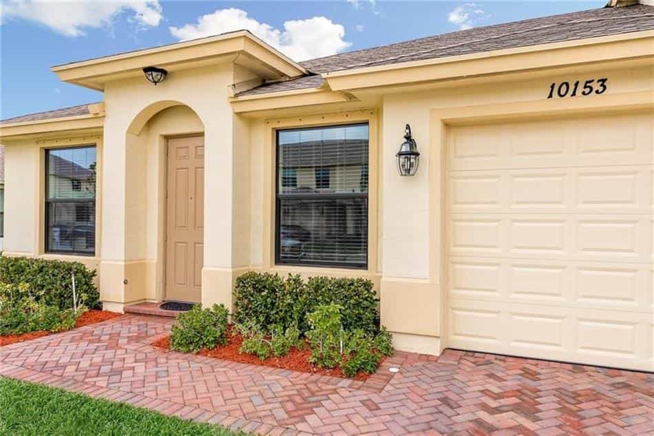 House in West Vero Corridor, Florida 10135003