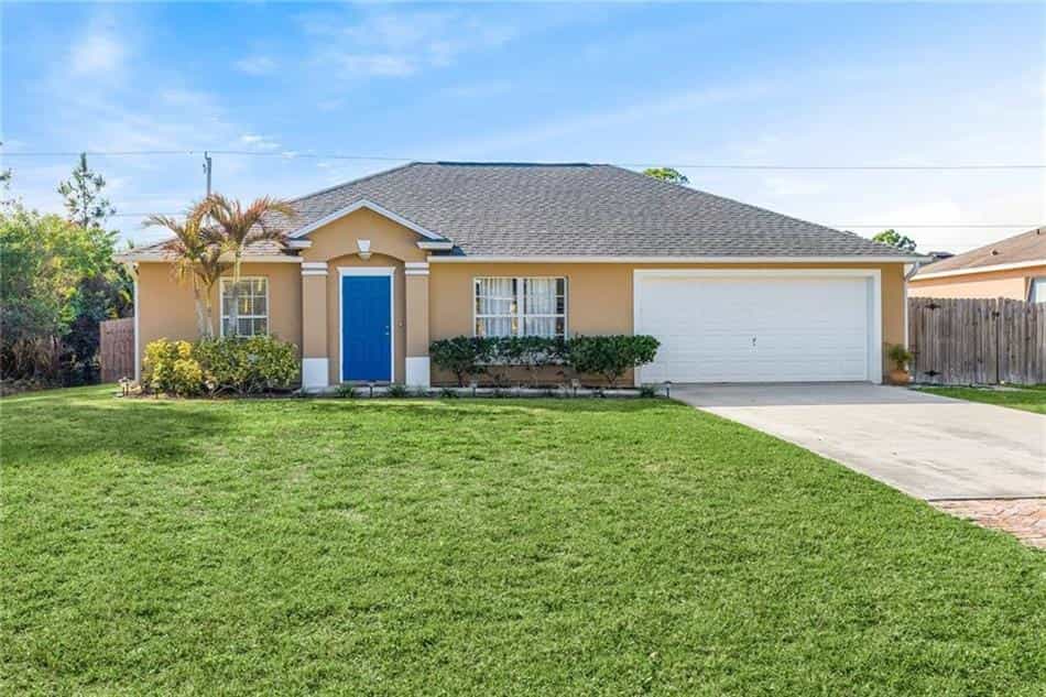 House in Vero Lake Estates, Florida 10135004