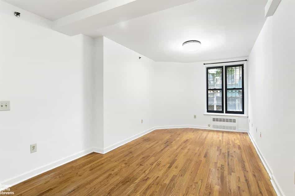 Condominium in New York, New York 10135291