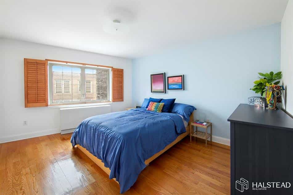 Condominium in New York, New York 10135356