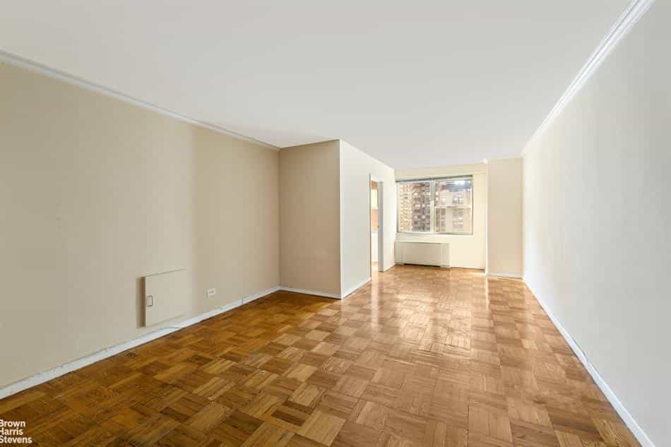 Condominium in Manhattan, New York 10135635