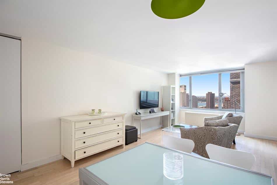 Condominium in Manhattan, New York 10135641