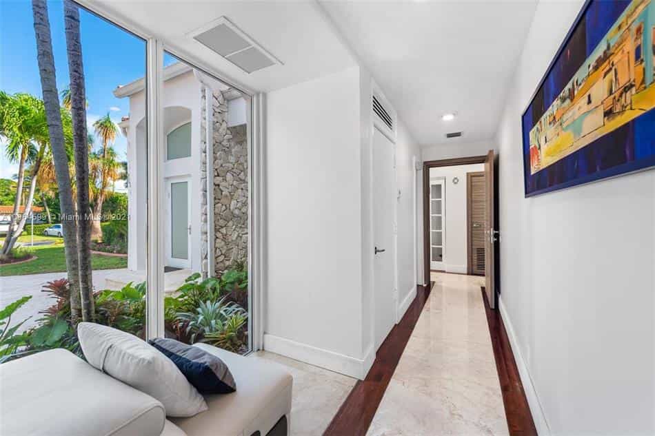 Condominium in Hollywood, Florida 10135868