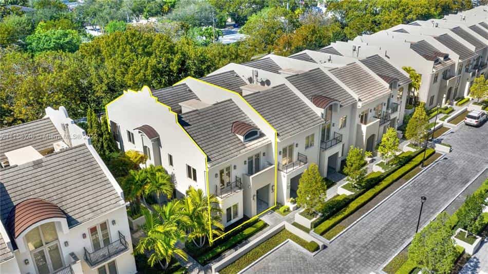 房子 在 South Miami, Florida 10135906