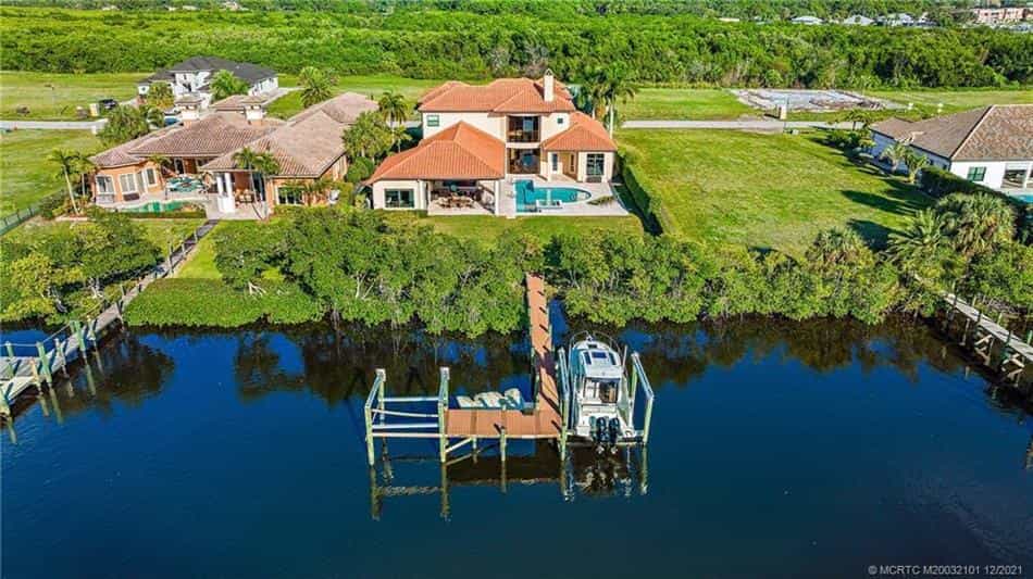 House in Port St. Lucie, Florida 10135921