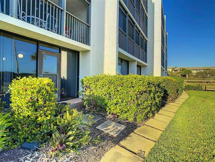 Condominium in Sanibel, Florida 10135931
