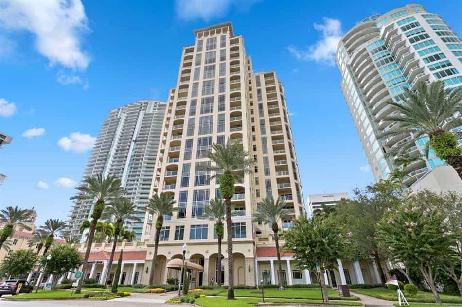 Condominium in St. Petersburg, Florida 10135956
