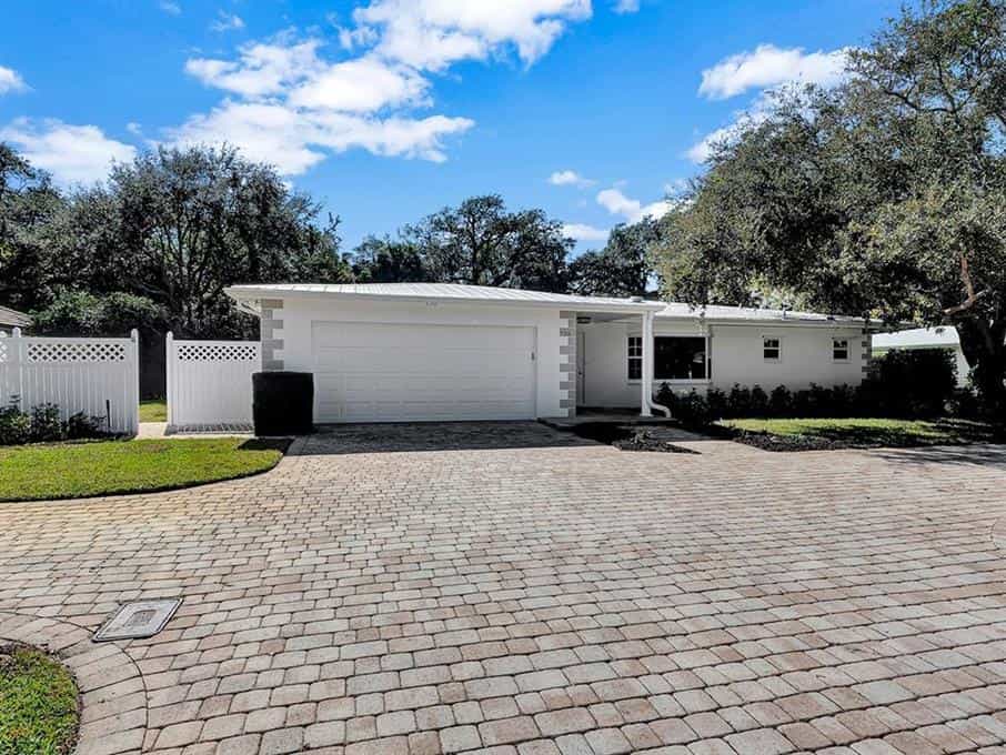 House in Riomar, Florida 10136017