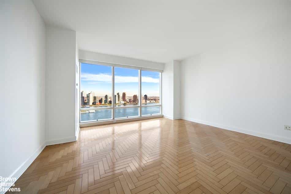 Condominium in Manhattan, New York 10136141