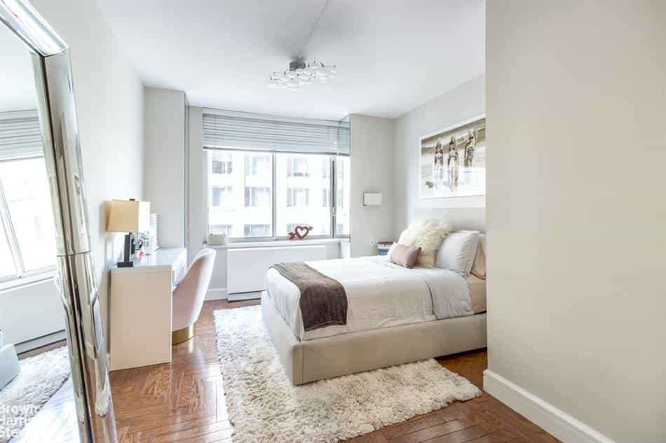 Condominium in New York, New York 10136208