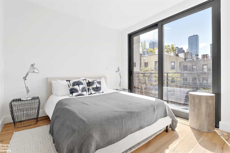 Condominium in New York, New York 10136224