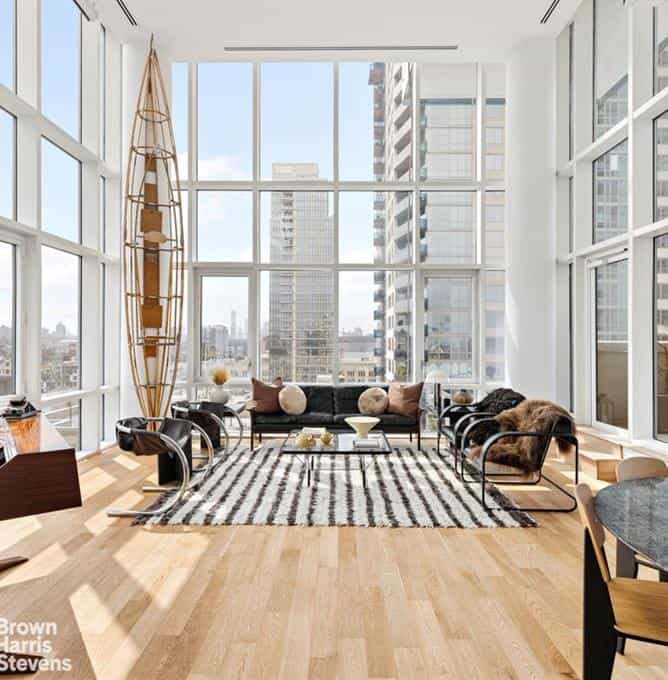 Condominium in New York, New York 10136480