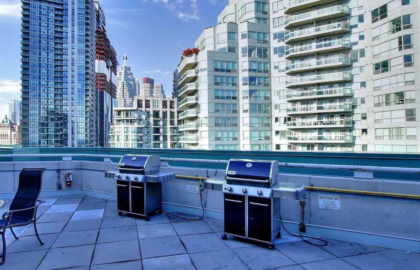 Condominium in Toronto, 10 Yonge Street 10136690