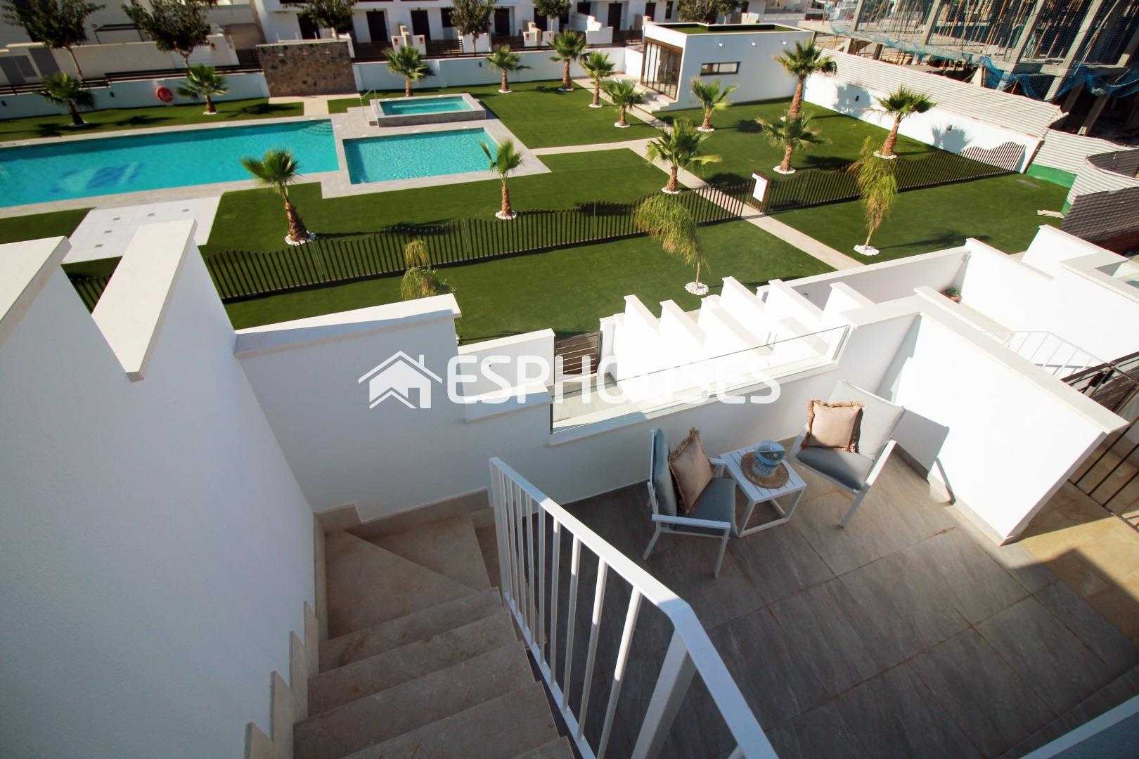 Condominium in Torre de la Horadada, Comunidad Valenciana 10136890