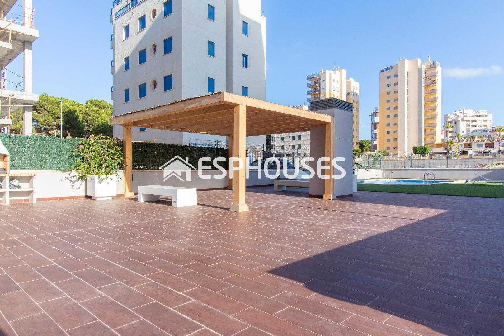 Condominium in Guardamar del Segura, Valencia 10137182